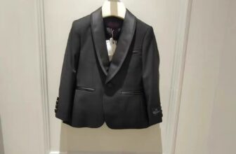 [🆕🇻🇳]  MMKID aims to bring kids the most high fashionable and high quality party design 🧑‍🧒❤️️👶⭐️ Bộ Vest đen cho bé trai với tone đen chủ đạo mix cùng sơ mi công tử, làm nổi bật khí chất của bé, hướng tới phong cách công tử, quyền quý. Bộ Trang phục kh , shares-0✔️ , likes-1❤️️ , date-2025-01-15 21:39:08🇻🇳🇻🇳🇻🇳📰🆕