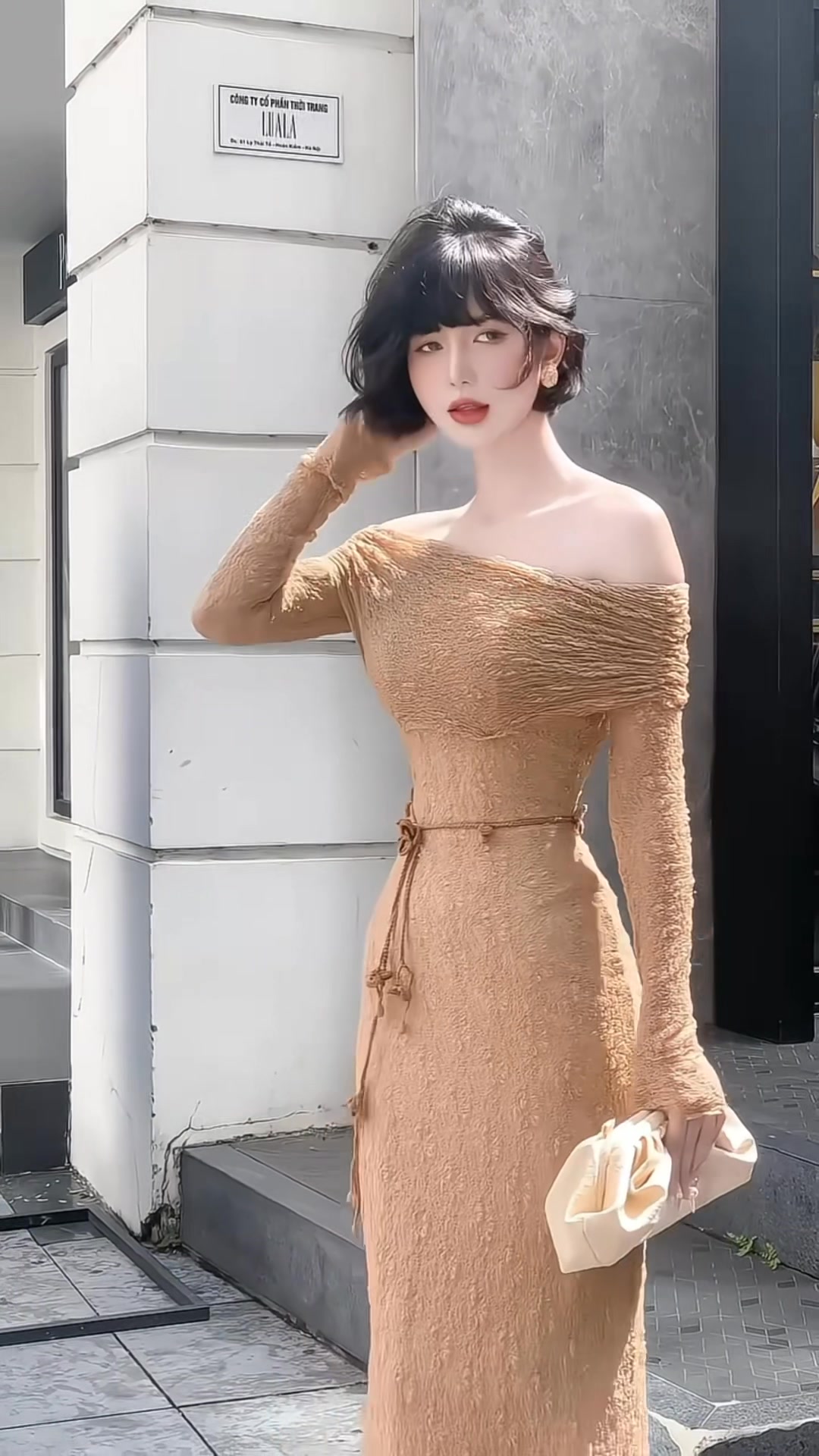 [🆕🇻🇳] DeNio – Phá bỏ lối mòn cũ của thời trang Việt 👕 Top1Fashion 👗  Hazel Dress from DeNio 
_______
𝐃𝐄𝐍𝐈𝐎
Hours: 9:00 – 22:00 
Hotline: (+84) 915935838
Website: www.denio.vn
Instagram: deniovn
Showroom HCM: 
– 454 Nguyen Di , shares-0✔️ , likes-4❤️️ , date-2025-01-15 19:18:12🇻🇳🇻🇳🇻🇳📰🆕