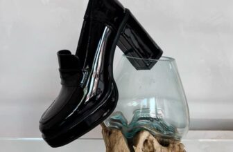 [???] Ha Le Nguyen – Authentic ? Top1Fashion ?  Bác nào nghe e thì diện đôi này được mấy dịp rồi í
Tết đến xuân về lại hót hòn họt luônnn mà tầm này làm gì ai ôm sẵn đâuuu . Có iemmm chiều các pác thuii , shares-1✔️ , likes-6❤️️ , date-2025-01-16 18:50:14????????