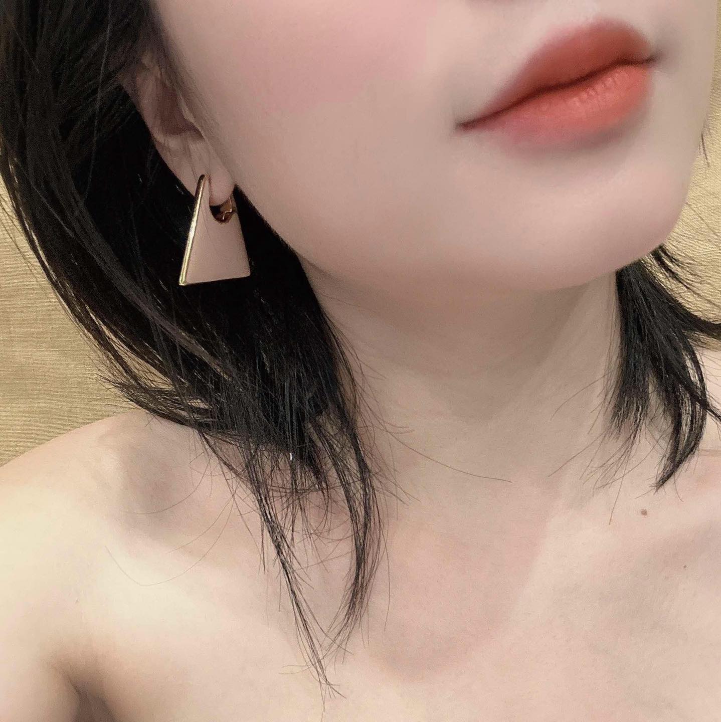 [???] GẠO – Vnxk – chuyên hàng xuất xịn,- độc đáo- giá hợp lý  ? Top1Fashion ?  Khuyên tai B0tteg@ V
Kiểu tam giác độc lạ
Sẵn ship
, shares-0✔️ , likes-1❤️️ , date-2025-01-18 01:05:22????????