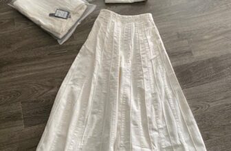 [???] ELIS Shop vnxk – 12 thiên hộ dương p1 Q. Gò vấp HCM  ? Top1Fashion ?  Chân váy Massimo dutti màu trắng xương cá nhìn sơ thôi đã thấy xịn đẹp đỉnh rồi, chất jean của nó mướt xịn lắm nhá
Full tag mạc bao hàng luôn á
Shop còn 3c , shares-0✔️ , likes-1❤️️ , date-2025-01-20 22:03:31????????