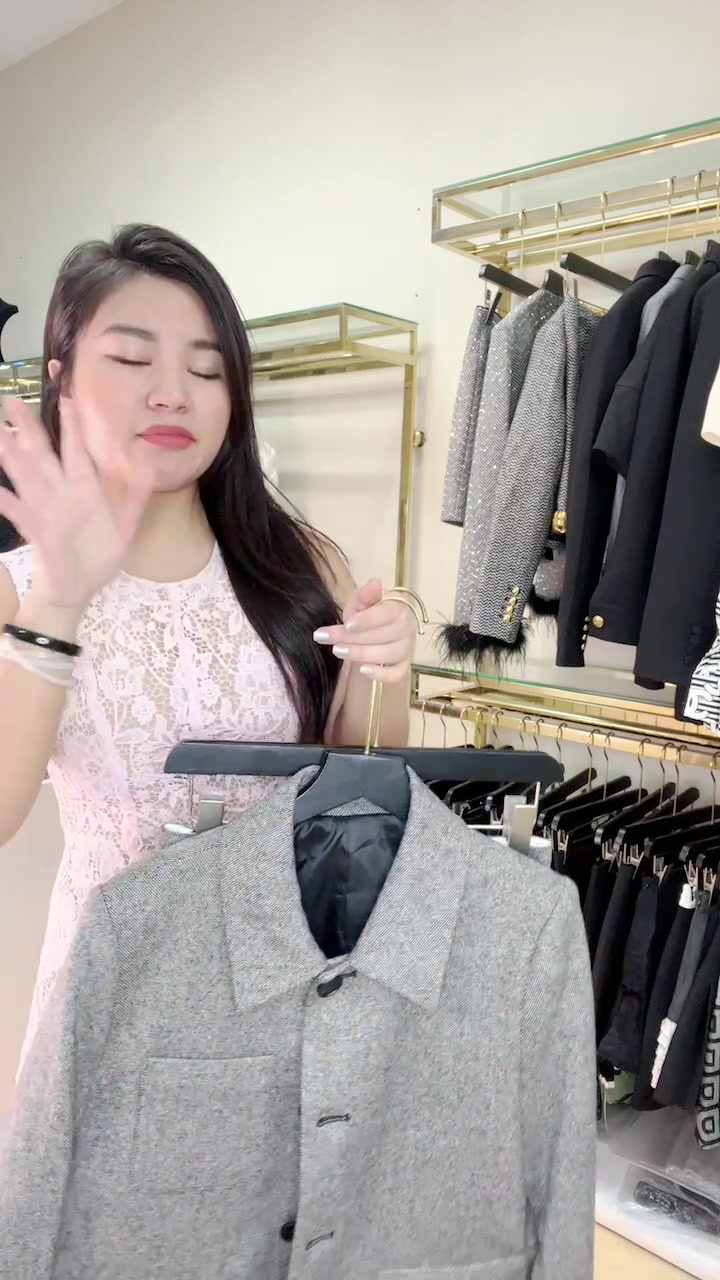 [🆕🇻🇳] DIEU LINH BUI Fanpage – Cửa hàng quần áo nữ 👕 Top1Fashion 👗  em live nhanh 2 tiếng thôi ạ � các c vào nhanh còn kịp nha
 , shares-0✔️ , likes-201❤️️ , date-2025-01-19 04:24:06🇻🇳🇻🇳🇻🇳📰🆕