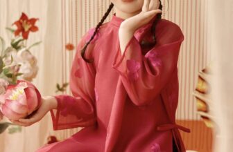 [🆕🇻🇳] P’ti Chou – Thời trang thiết kế dành cho trẻ em 😎❤️️⭐️ 𝑻𝒆̂́𝒕 𝒄𝒖̉𝒂 𝒃𝒆́
Nàng Mỳ diện 3 look của cô, không phải người mẫu chuyên nghiệp đâu, vậy mà nàng biết tạo dáng yêu lắm3 mẫu Mỳ mặc hiện vẫn còn 1 số size , shares-0✔️ , likes-18❤️️ , date-2025-01-19 02:26:28🇻🇳🇻🇳🇻🇳📰🆕