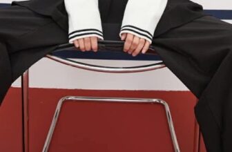 [🆕🇻🇳] Băngshop Xuất Khẩu- 14E Hàng Chuối 👕 Top1Fashion 👗  1 chiếc áo len cadigan đỉnh luôn ce ạ!Chất len sợi đẹp lắm ạ! Dáng suông nhẹ, cổ xinh ơi là xinh, trẻ trung. Màu trắng vốn đã hack tuổi nay lại thiết kế  , shares-0✔️ , likes-1❤️️ , date-2025-01-21 02:47:36🇻🇳🇻🇳🇻🇳📰🆕