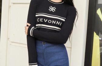[🆕🇻🇳] CEVONNI 👕 Top1Fashion 👗  𝐇𝐎𝐋𝐈𝐃𝐀𝐘 𝐒𝐀𝐋𝐄: 𝟓𝟎% 𝐎𝐅𝐅 | 𝐂𝐄𝐕𝐎𝐍𝐍𝐈 𝐊𝐍𝐈𝐓 𝐓𝐎𝐏GIẢM 50% cho thiết kế áo len dệt hot hit phiên bàn màu đen của CEVONNI!
Họa tiết độc quyền, chất len vô cùng mềm , shares-0✔️ , likes-5❤️️ , date-2025-01-20 15:05:23🇻🇳🇻🇳🇻🇳📰🆕
