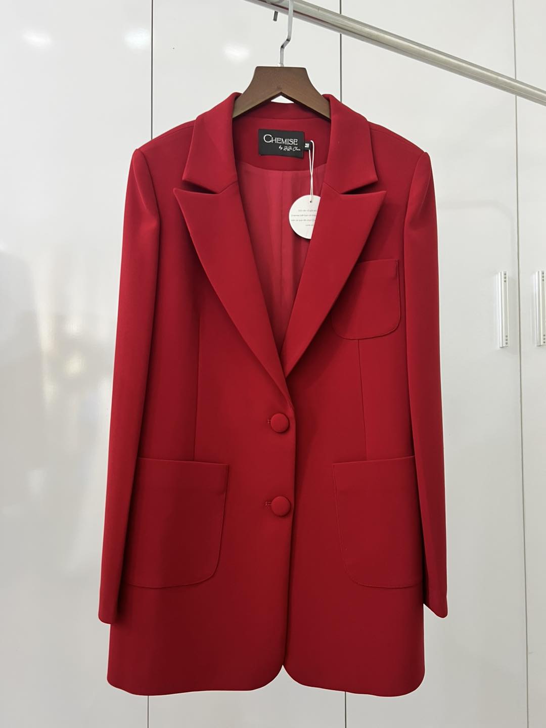 [🆕🇻🇳] Chemise by Zizichan – Vest, Blazer thiết kế được may thủ công 👕 Top1Fashion 👗  Áo đỏ cho các nàng diện
Bên vận chuyển đã ngừng nhận đơn , hiện shop e nhận ship nội thành thôi ạ , ngày Tết phí ship tăng cao , các khách mua gì báo sho , shares-0✔️ , likes-5❤️️ , date-2025-01-22 16:30:00🇻🇳🇻🇳🇻🇳📰🆕