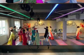 [???] Ed Yoga & Dance ? Top1Yoga ??‍♀️ “Bướm vẫn tung tăng bay la đà
Mặc trời mây buồn nhẹ trôi thiết tha
Ánh mắt mơ trông nơi xa vời
Chờ mùa xuân đến đem nguồn vui”Flow by JT Ed Thinh Ho
Appr , shares-0✔️ , likes-3❤️️ , date-2025-01-22 00:44:47????????