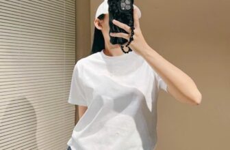 [???] ELIS Shop vnxk – 12 thiên hộ dương p1 Q. Gò vấp HCM  ? Top1Fashion ?  Áo wang Xịn đét bao xinh nhìn cái bo cổ là bít hàng chất lượng rồi nhen in nổi siêu sang luôn cầm quá chất lượng,cầm con này nặng chịch cotton 100%  không  , shares-0✔️ , likes-1❤️️ , date-2025-01-22 21:27:17????????