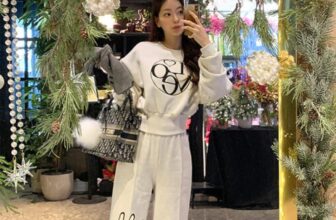 [???] Ha Le Nguyen – Authentic ? Top1Fashion ?  Set nỉ new mới cóng
Lót bông ấm áp . Màu và hoạ tiết trẻ trung , mặc nhẹ dáng form chân dài miên man . 1 size < 60 kg vừa .
Nỉ hàn chất nỉ kiểu mềm nhẹ r , shares-1✔️ , likes-11❤️️ , date-2025-01-22 05:31:47????????