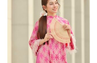 [🆕🇻🇳] 2Fleurs – You can have anything you want if you dress for it 👕 Top1Fashion 👗  𝟐𝐅𝐋𝐄𝐔𝐑𝐒 𝐅𝐄𝐄𝐃𝐁𝐀𝐂𝐊Pha trộn giữa nét đẹp truyền thống và sự sáng tạo hiện đại, áo dài Hà Y với thiết kế kế trang nhã, tông màu sành điệu nổi bật kết hợp cùn , shares-0✔️ , likes-11❤️️ , date-2025-01-22 21:51:08🇻🇳🇻🇳🇻🇳📰🆕