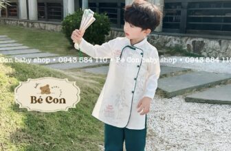 [🆕🇻🇳] BÉ CON Baby Shop – Thời trang trẻ em Sóc Trăng 🧑‍🧒❤️️👶⭐️ 𝐒𝐄𝐓 𝐀́𝐎 𝐃𝐀̀𝐈 𝐓𝐄̂́𝐓 𝐓𝐇𝐀𝐍𝐇 𝐓𝐑𝐔́𝐂
Size 80-130(10-23kg)Chất liệu lụa thêu cao cấp kết hợp cùng lụa ngọc trai mướt mịn
Thiết kế áo dài bé trai cổ trụ xẻ tà , shares-2✔️ , likes-2❤️️ , date-2025-01-22 02:14:36🇻🇳🇻🇳🇻🇳📰🆕