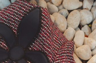 [🆕🇻🇳] H’allure – “If you’re an open book, there’s no allure.” – Alexander McQueen 👕 Top1Fashion 👗  𝐕𝐈𝐂𝐓𝐎𝐑𝐈𝐀 𝐃𝐑𝐄𝐒𝐒The Victoria Dress takes you from refined to remarkable with its textured tweed and striking floral centerpiece.Available 3XS 4MInbo , shares-0✔️ , likes-10❤️️ , date-2025-01-22 20:09:48🇻🇳🇻🇳🇻🇳📰🆕