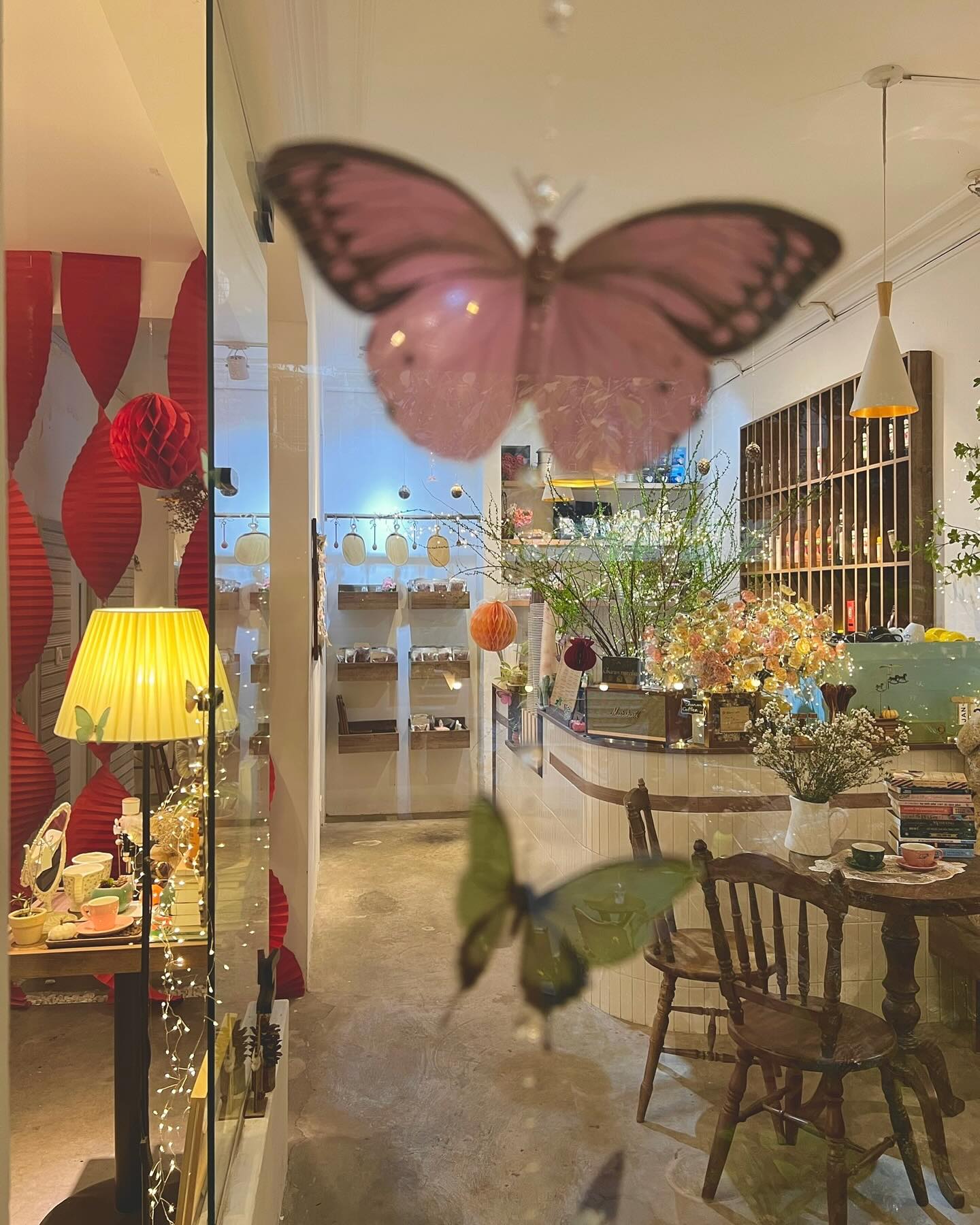 [☕️🇻🇳] Charm Coffee 🥤 Top1Coffee ☕️ Yêu thơ là kẻ đa sầu
Yêu nhạc là kẻ bắt đầu mộng mơ 
Tôi đây yêu nhạc lẫn thơ 
Đố ai biết được tôi mơ hay sầu…
Charm Coffee CS1: , shares-0✔️ , likes-11❤️️ , date-2025-01-22 00:31:14🇻🇳🇻🇳🇻🇳📰🆕