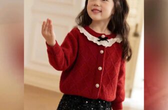 [🆕🇻🇳] Kemy Kids 😎❤️️⭐️ Áo khoác len cho bé gái, cùng hoạ tiết nơ ren bo cổ đính nơ siêu xinh
Phong cách vintage, nhẹ nhàng và vẫn đậm chất tiểu thư
————————
KEMY KIDS
Địa chỉ: 1 , shares-0✔️ , likes-1❤️️ , date-2025-01-20 16:55:07🇻🇳🇻🇳🇻🇳📰🆕