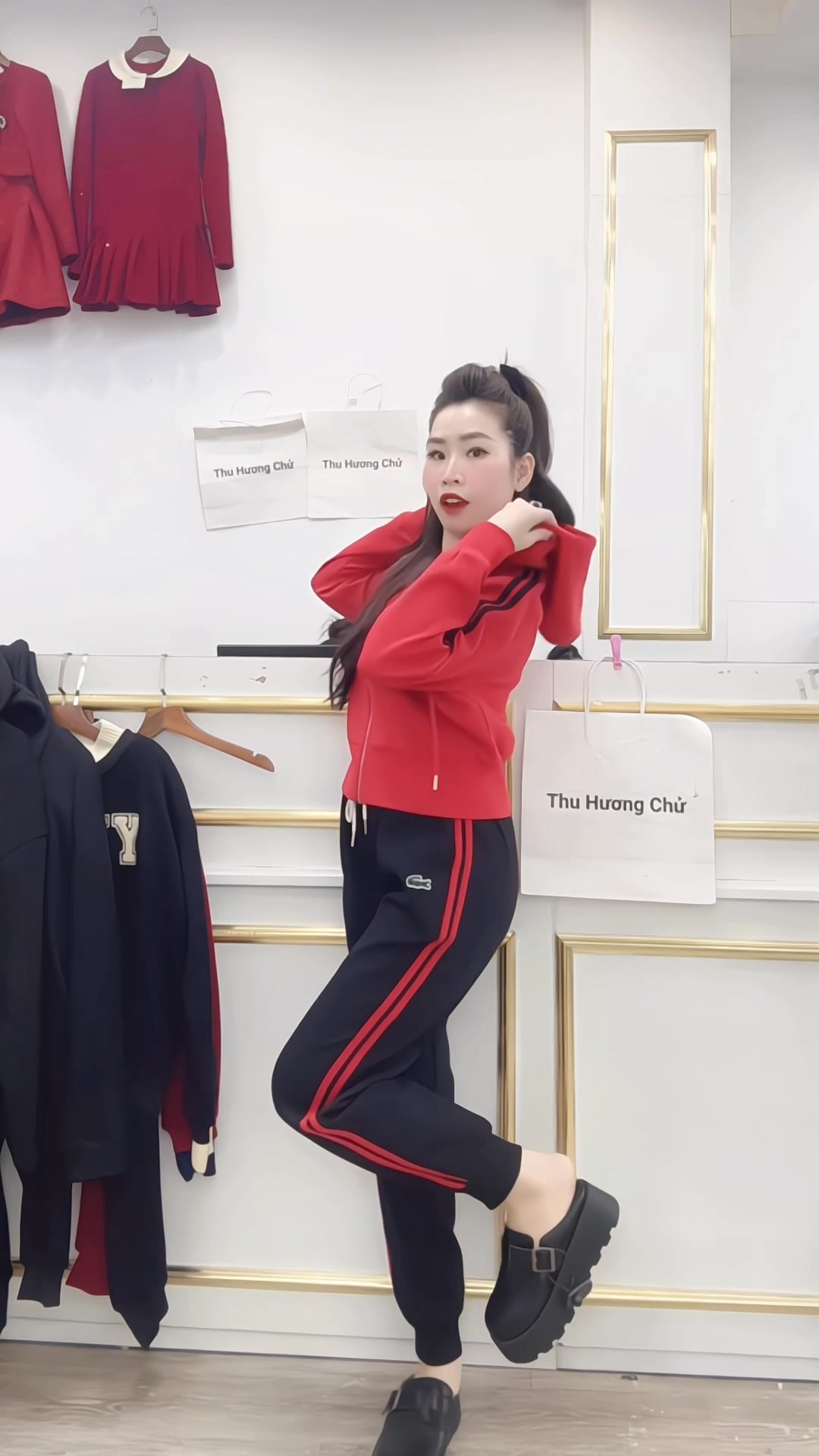 [🆕🇻🇳] Hương Chử  (Thu Hương Chử Shop) 👕 Top1Fashion 👗  Đừng gọi em là thiếu nữ bởi vì thứ duy nhất em thiếu là anhHelllo mọi người , không thể chờ được nữa mà phải lên video các mã thể thao cho các nàng ạ Thu H , shares-0✔️ , likes-3❤️️ , date-2025-01-22 18:09:26🇻🇳🇻🇳🇻🇳📰🆕