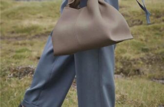 [🆕🇻🇳] Wellcome to CHIC HOUSE by CHIC VNXK 👕 Top1Fashion 👗   𝑷0𝑳𝑬̀𝑵€ 𝑵𝒖𝒎€𝒓0 𝑵𝒖𝒆𝒇 nhà CHIC VNXK có sẵn cả 3 tone màu siêu hot với tone Elbony, tone Taupe và tone Camel (nâu tây) ạ.Được lấy cảm hứng từ chiếc sủi cảo , shares-0✔️ , likes-0❤️️ , date-2025-01-24 06:50:28🇻🇳🇻🇳🇻🇳📰🆕