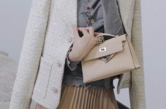 [🆕🇻🇳] H’allure – “If you’re an open book, there’s no allure.” – Alexander McQueen 👕 Top1Fashion 👗  𝐕𝐄𝐑𝐒𝐀𝐓𝐈𝐋𝐈𝐓𝐘 𝐑𝐄𝐃𝐄𝐅𝐈𝐍𝐄𝐃Perfectly tailored, the Gitty Jacket complements every look with grace.Inbox để được tư vấn và đặt : m.me/HallureDesign
Hotline , shares-0✔️ , likes-12❤️️ , date-2025-01-25 16:00:17🇻🇳🇻🇳🇻🇳📰🆕