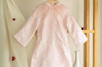 [🆕🇻🇳] HEHEHIHI – Cửa hàng nhỏ bán quần áo 🧑‍🧒❤️️👶⭐️  𝐕𝐚̂𝐧 𝐔𝐲𝐞̂̉𝐧 – 𝐍𝐞́𝐭 𝐱𝐮𝐚̂𝐧 𝐝𝐢̣𝐮 𝐝𝐚̀𝐧𝐠 𝐭𝐫𝐨𝐧𝐠 𝐭𝐮̛̀𝐧𝐠 𝐭𝐚̀ 𝐚́𝐨Bộ sưu tập Vân Uyển từ HEHEHIHI mang đến những thiết kế áo dài tinh tế, dịu dàng như áng mây xu , shares-0✔️ , likes-10❤️️ , date-2025-01-23 01:36:05🇻🇳🇻🇳🇻🇳📰🆕