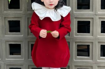 [🆕🇻🇳] HEHEHIHI – Cửa hàng nhỏ bán quần áo 🧑‍🧒❤️️👶⭐️  𝐗𝐀̉ 𝐊𝐇𝐎 𝐒𝐀𝐋𝐄 𝐋𝐎̛́𝐍 – 𝐕𝐀́𝐘 𝐂𝐀𝐍𝐃𝐘 𝐂𝐀𝐍𝐄 Đ𝐎̉ 𝐂𝐇𝐈̉ 𝟓𝟓𝟎𝐊!Váy Candy Cane đỏ – Chất nhung mềm mại, cổ bèo trắng tinh tế, mang đến vẻ đẹp cổ điển, ngọt ngào và , shares-0✔️ , likes-12❤️️ , date-2025-01-27 01:21:01🇻🇳🇻🇳🇻🇳📰🆕