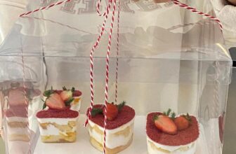 [🆕🇻🇳] Hộp giấy đựng thực phẩm, Cốc Giấy, Bát Giấy, Hộp đựng bánh sinh nhật  🎨 Top1Designs ✨  Các mẫu rục rich set Valentine đây ạ* Mica + Khuôn LOVE  quai xách : 28x12x10cm
* Mica  + Khuôn  I  U quai xách
*Mica  2 Tim quai xáchMời anh chị tha , shares-0✔️ , likes-4❤️️ , date-2025-01-24 15:40:18🇻🇳🇻🇳🇻🇳📰🆕