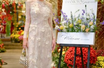 [🆕🇻🇳] 21Six – ME & MY STYLE 👕 Top1Fashion 👗  Cô gái 21SIX đón Tết long lanh trong tà áo dài hoa ren quyến rũ
Lace Ao Dai with 3D lace flowers | Fleur de Lys CollectionLựa chọn cho mình thiết kế áo d , shares-4✔️ , likes-36❤️️ , date-2025-01-23 20:23:28🇻🇳🇻🇳🇻🇳📰🆕