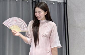 [🆕🇻🇳] JM – thương hiệu thời trang JM DRESS DESIGN 👕 Top1Fashion 👗  𝐅𝐄𝐄𝐃𝐁𝐀𝐂𝐊 𝐀𝐎 𝐃𝐀𝐈 𝟐𝟎𝟐𝟓 𝐂𝐎𝐋𝐋𝐄𝐂𝐓𝐈𝐎𝐍
𝑁𝑔𝑜̣𝑐 𝑇𝑎̂𝑚Không gì ngọt ngào bằng hơi thở của những ngày cuối năm, khi cánh đào phai khẽ buông trên tà áo dài, bồng bềnh  , shares-1✔️ , likes-17❤️️ , date-2025-01-25 04:00:04🇻🇳🇻🇳🇻🇳📰🆕