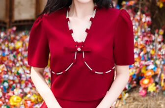 [🆕🇻🇳] VIVIKA ra đời năm 2021 bởi Founder cùng đội ngũ thiết kế trẻ năng động với triết lý: SHINE YOUR WAY 👕 Top1Fashion 👗  Du xuân với sắc đỏ rực rỡ của 𝙏𝙝𝙚𝙩𝙞𝙨 𝙎𝙚𝙩 – mang đến năng lượng tươi mới, may mắn và phong cách cho mỗi bước đi. Hãy để bộ trang phục này khởi đầu một năm m , shares-0✔️ , likes-8❤️️ , date-2025-01-29 20:00:04🇻🇳🇻🇳🇻🇳📰🆕