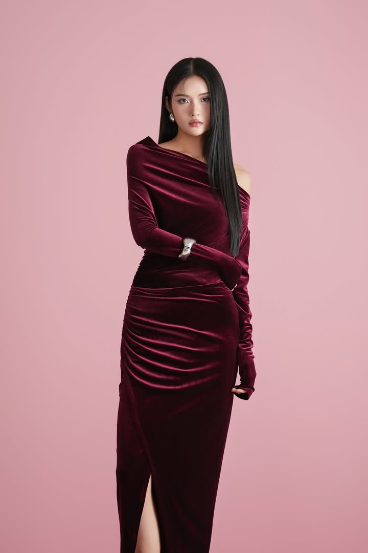 [👗🇻🇳] SIXDO is a fashion brand founded by fashion designer DOMANHCUONG 👕 Top1Fashion 👗 – 𝐕𝐄𝐋𝐕𝐄𝐓 𝐑𝐎𝐒𝐄 𝐒𝐇𝐀𝐃𝐄𝐒



Nhung (velvet) là biểu tư …