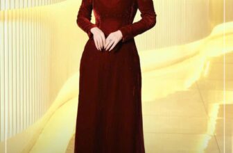 [🆕🇻🇳] 21Six – ME & MY STYLE 👕 Top1Fashion 👗  THÊM ẤN TƯỢNG CÙNG THIẾT KẾ ÁO DÀI NHUNG THE SANG TRỌNG TRONG BỮA TIỆC CUỐI NĂMLựa chọn thiết kế Áo dài Nhung the Cut-out gam màu Bordeaux Red trong BST  , shares-1✔️ , likes-4❤️️ , date-2025-01-25 16:16:45🇻🇳🇻🇳🇻🇳📰🆕