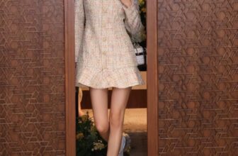 [🆕🇻🇳] CLARA – VNXK chi nhánh Hà Nội 👕 Top1Fashion 👗  Đầm Self-prtrait tweed bling dài tay đuôi cá
Size US2/4/6
====
Chi tiết inbox e nha
SHIP COD TOÀN QUỐC
Link 3 Fanpage của Clara:
Group FB:
Grou , shares-0✔️ , likes-1❤️️ , date-2025-01-25 01:47:38🇻🇳🇻🇳🇻🇳📰🆕