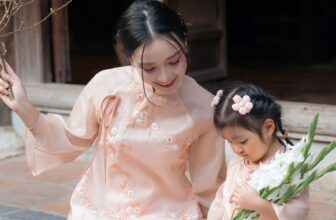 [🆕🇻🇳] Kate By Linh Nguyen – Kim Mã 😎❤️️⭐️ 𝐅𝐞𝐞𝐝𝐛𝐚𝐜𝐤 𝐚́𝐨 𝐝𝐚̀𝐢 𝐦𝐞̣ & 𝐛𝐞́ 𝐓𝐡𝐚𝐧𝐡 𝐂𝐮́𝐜
Mẹ dịu dàng, bé xinh yêu trong tà áo dài Thanh Cúc ghi trọn khoảnh khắc ý nghĩa trong dịp Tết đến Xuân về. Trên nền , shares-1✔️ , likes-2❤️️ , date-2025-01-26 19:51:53🇻🇳🇻🇳🇻🇳📰🆕