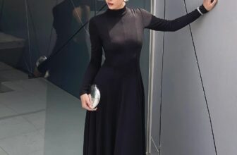 [???] Reina – Thiết kế & Thời trang  ? Top1Fashion ?  𝐕𝐢𝐯𝐢𝐚𝐧𝐚 𝐄𝐦𝐛𝐞𝐥𝐥𝐢𝐬𝐡𝐞𝐝 𝐎𝐩𝐞𝐧-𝐛𝐚𝐜𝐤 𝐓𝐮𝐫𝐭𝐥𝐞𝐧𝐞𝐜𝐤 𝐌𝐚𝐱𝐢 𝐃𝐫𝐞𝐬𝐬.
Sử dụng chất liệu stretch-lyocell & cotton blend để dẫn nhập, chiếc đầm tạo ấn tượng thị giác A Stri , shares-0✔️ , likes-2❤️️ , date-2025-01-26 16:23:13????????