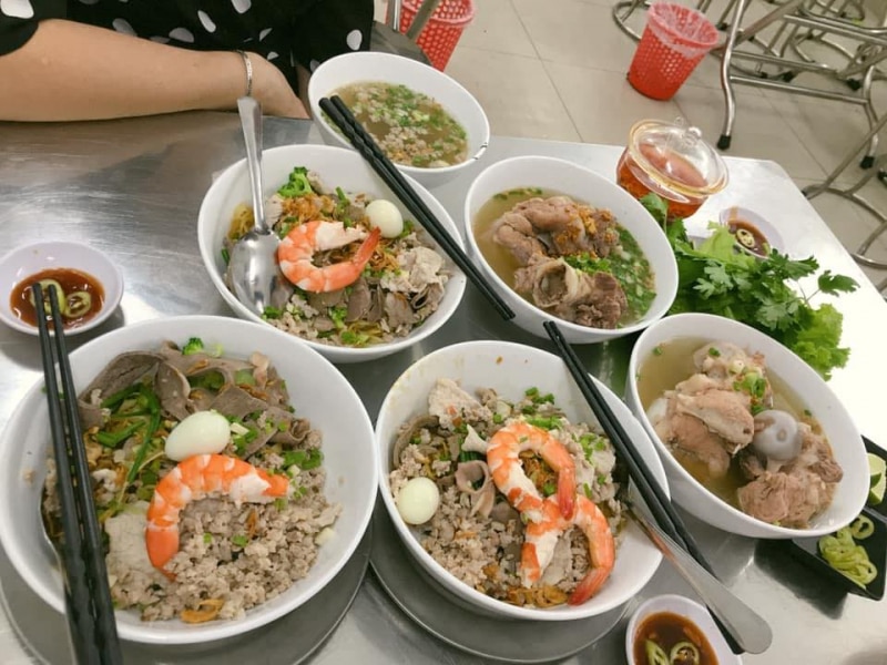 Quán hủ tiếu ăn sáng được yêu thích của người Sài Thành