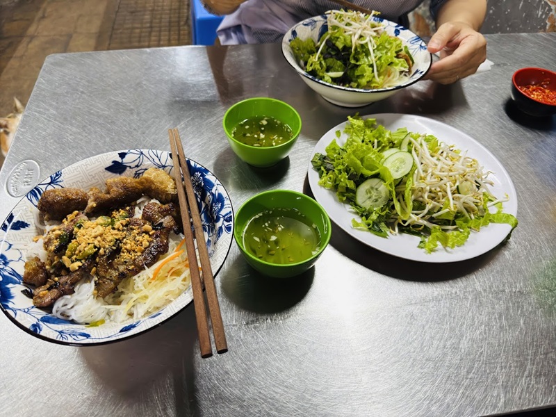 Quán ăn vặt ở Quận 1 Sài Gòn. Quán ăn vặt bình dân ở Quận 1 Sài Gòn