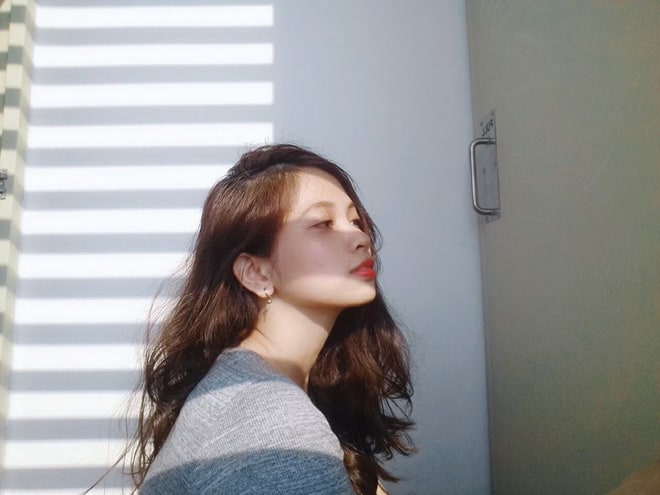 [🆕🇻🇳] 10 cách tạo dáng chụp ảnh tại nhà siêu dễ dàng