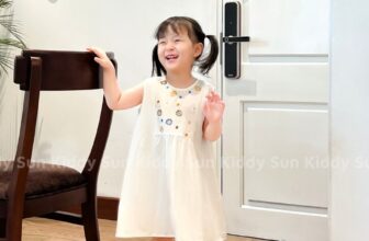 [🆕🇻🇳] Kiddy Sun Việt Nam – KIDDY SUN CHÚNG MÌNH RA ĐỜI VÌ TÌNH YÊU VỚI TRẺ THƠ 💖 🧑‍🧒❤️️👶⭐️ CỰC SHOCK CHỈ 1XX CHO MẪU VÁY TRẮNG XINH Ạ
Trong trẻo xinh tươi khi nàng thơ nhà mình diện chiếc váy xinh yêu này đây
Thiết kế đơn giản tinh tế kết hợp họa , shares-0✔️ , likes-3❤️️ , date-2025-02-19 02:30:01🇻🇳🇻🇳🇻🇳📰🆕