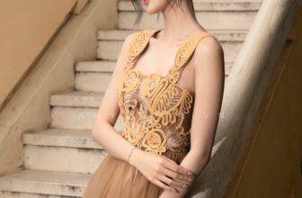 [🆕🇻🇳] Amy Store – nhãn hiệu thời trang thiết kế cao cấp, trẻ trung, hiện đại, nữ tính và thanh lịch 👕 Top1Fashion 👗  Thiết kế đầm tulle beige từ AMY là sự kết hợp hài hòa giữa chất liệu mềm mại và thiết kế độc đáo. Phần thân trên được điểm xuyết bằng những họa tiết đắp nổ , shares-0✔️ , likes-21❤️️ , date-2025-02-08 19:00:15🇻🇳🇻🇳🇻🇳📰🆕