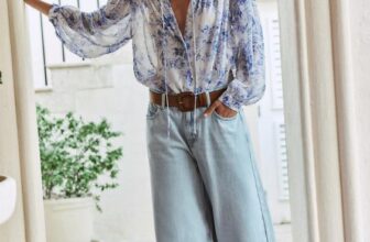 [???] V.I.C – XUẤT KHẨU – Hàng xuất khẩu có sẵn ? Top1Fashion ?  FLORAL RUFFLED SHIRTSơ mi voan tơ hoa xanh cực xinh. Form suông dễ mặc lắm ạ.—
Hàng xuất khẩu có sẵn.
—
CONTACT V.I.C:
Zalo:
Hotline đặt hàng: 0 , shares-0✔️ , likes-0❤️️ , date-2025-02-06 16:40:30????????