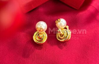 [🆕🇻🇳] Mibebe – Chuyên thời trang nữ nhập trực tiếp từ Hàn Quốc và Hong Kong 👕 Top1Fashion 👗  Gợi ý thêm một mẫu hoa tai sang trọng và cuốn hút dành cho các chị iu mang khi mặc đầm hay áo dài trong dịp Tết này góp phần tạo nên vẻ đẹp tinh tế và thời , shares-0✔️ , likes-4❤️️ , date-2025-01-25 21:21:14🇻🇳🇻🇳🇻🇳📰🆕