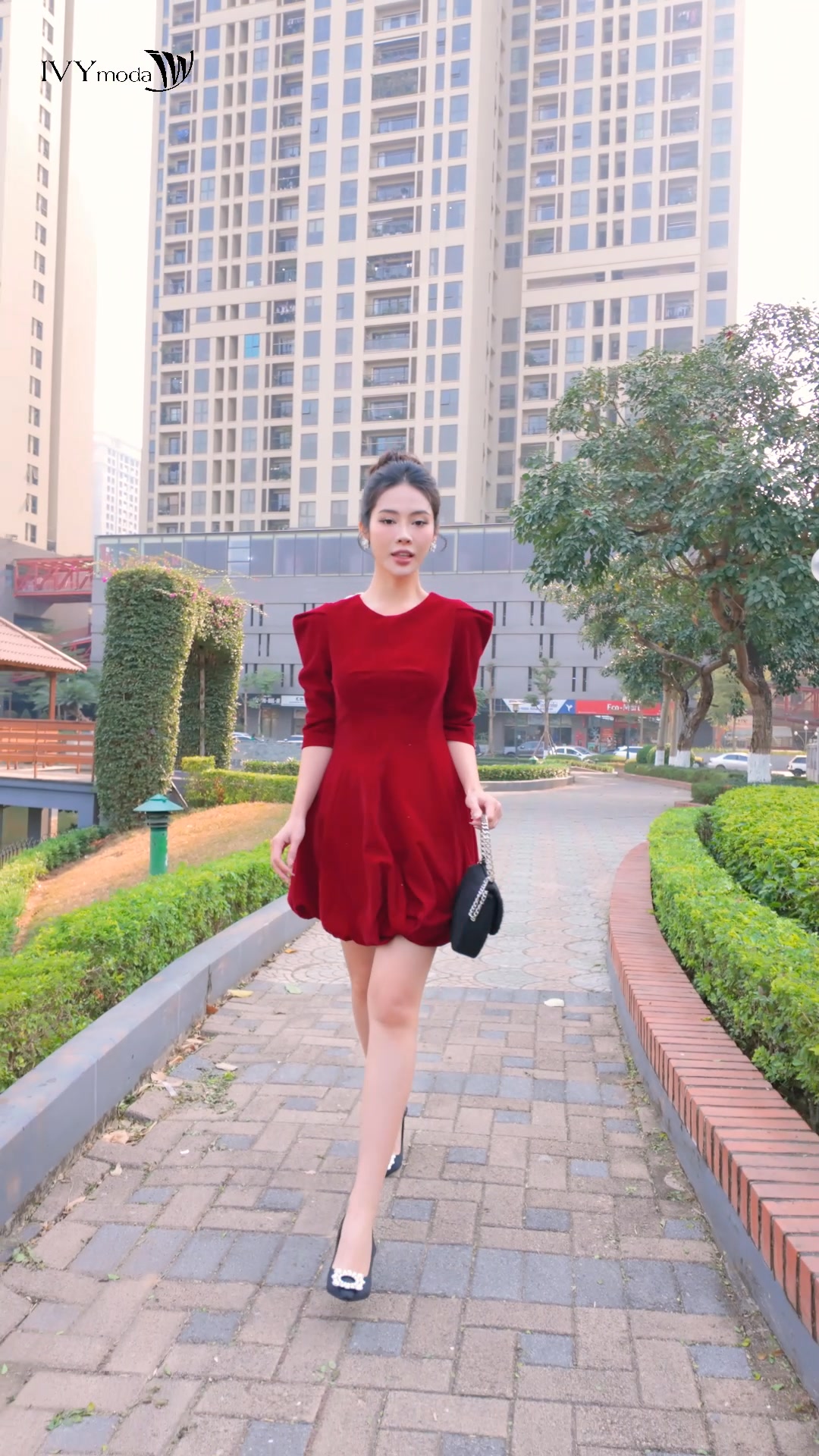 [🆕🇻🇳] IVY moda – Chuỗi thương hiệu thời trang công sở 👕 Top1Fashion 👗  Diện đầm xinh xuống phố du xuân nào các nàng ơi! 

Năng động, trẻ trung và đầy cá tính, thiết kế từ BST Thu Đông 2024 chắc chắn  , shares-0✔️ , likes-5❤️️ , date-2025-02-01 17:00:13🇻🇳🇻🇳🇻🇳📰🆕