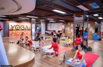 [🆕🇻🇳] Happy Yoga – Trường đào tạo chánh thống giáo viên giảng dạy Happy Flow 🧘 Top1Yoga 🤸🏻‍♀️  **TÂN NIÊN RỰC RỠ – BƯỚC ĐẦU CHO HÀNH TRÌNH HUẤN LUYỆN VIÊN CHUYÊN NGHIỆP!**
**CHỈ CÒN 1 THẢM DUY NHẤT!**
**Khai giảng ngay sau Tết: 01.03.2025**   , shares-0✔️ , likes-27❤️️ , date-2025-02-05 18:18:10🇻🇳🇻🇳🇻🇳📰🆕