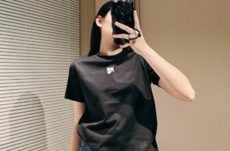 [???] ELIS Shop vnxk – 12 thiên hộ dương p1 Q. Gò vấp HCM  ? Top1Fashion ?  Dập nổi siêu sang á
Áo wang Xịn đét bao xinh nhìn cái bo cổ là bít hàng chất lượng rồi nhen in nổi siêu sang luôn cầm quá chất lượng,cầm con này nặng chịch , shares-0✔️ , likes-1❤️️ , date-2025-02-01 16:04:46????????