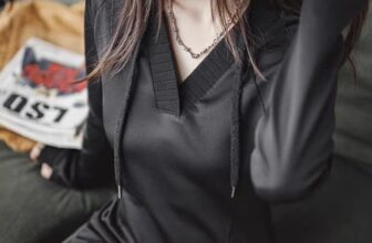 [🆕🇻🇳] Sep VN 👕 Top1Fashion 👗   

– Split Hoodie Dress –

Mẫu váy hoodie thiết kế 1 màu đen khá đẹp & ngầu các chị em nha, vải kết cấu chống nhăn, sắc nét, độ dày vừa phải t , shares-0✔️ , likes-4❤️️ , date-2025-02-03 22:41:44🇻🇳🇻🇳🇻🇳📰🆕