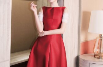 [🆕🇻🇳] DeNio – Phá bỏ lối mòn cũ của thời trang Việt 👕 Top1Fashion 👗  Xuất hiện như một quý cô thanh lịch vào ngày valentine với thiết kế Elfa Dress. Với tông màu đỏ sang trọng, thiết kế khẳng định vẻ đẹp đầy quý phái và lôi  , shares-1✔️ , likes-4❤️️ , date-2025-02-03 19:07:02🇻🇳🇻🇳🇻🇳📰🆕