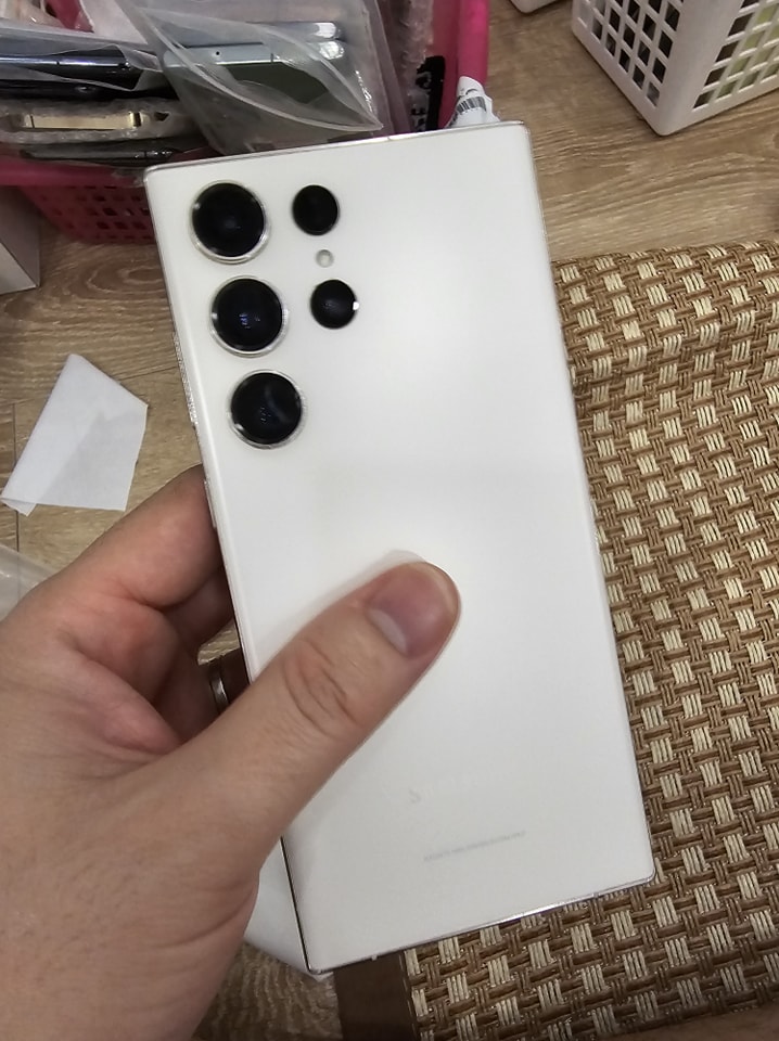 [🆕🇻🇳] Điện thoại xách tay Hàn quốc Công Dung ♥️️ Top1Shop 🛍️  ĐÃ BÁN

S23ultra/5G, máy zin phẩy chút viền như ảnh. Màn đẹp, lưng đẹp, cấu hình khủng long snap 8gen 2, 12gb ram/256gb, màn 2k-120hz,pin trâu, cam nét zoo , shares-0✔️ , likes-9❤️️ , date-2025-02-03 18:25:03🇻🇳🇻🇳🇻🇳📰🆕