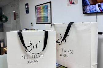 [🆕🇻🇳] In Hộp Giấy, Hộp Carton, Túi Giấy Giá Rẻ 🎨 Top1Designs ✨  ĐỒNG HÀNH CÙNG CÁC STUDIO ẢNH CƯỚI VÀ SHOP VÁY CƯỚI
Tạo ấn tượng cho khách hàng bằng những chiếc túi giấy xinh xinh được in logo + địa chỉ
In Túi giấy, H , shares-0✔️ , likes-2❤️️ , date-2025-02-04 02:00:07🇻🇳🇻🇳🇻🇳📰🆕