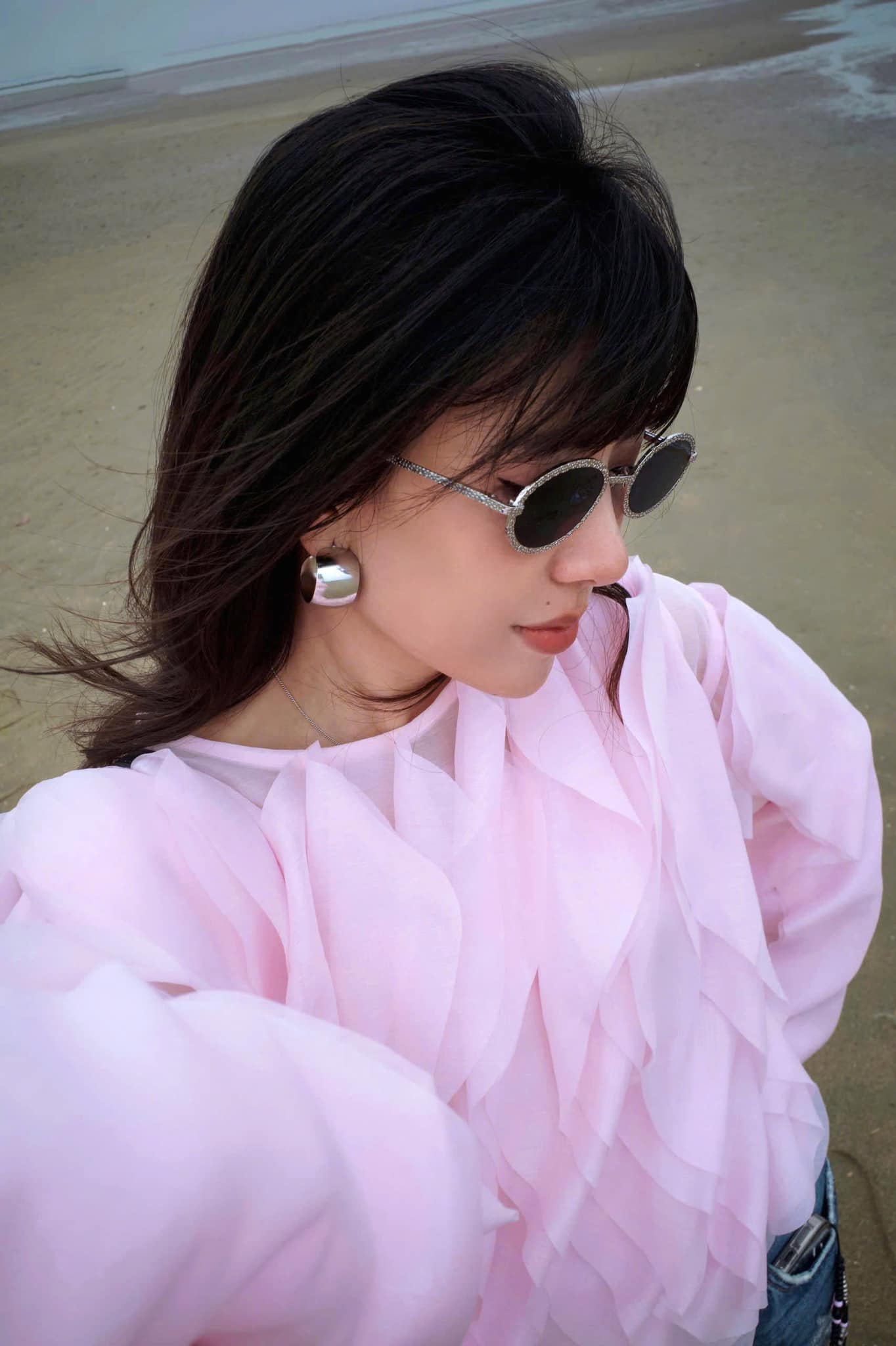 [???] Zareen shop  ? Top1Fashion ?  𝓑𝓪𝓼𝓲𝓬 𝓫𝓾𝓽 𝓷𝓸𝓽 𝓫𝓪𝓼𝓲𝓬
Bỏ qua những mẫu áo đơn điệu, nhà Zareen đã về cho các nàng mẫu áo phối đúp cổ yếm lạ mắt, cùng chất thun gân siêu mịn nịnh dáng. Có tớ , shares-0✔️ , likes-0❤️️ , date-2025-02-06 15:30:03????????