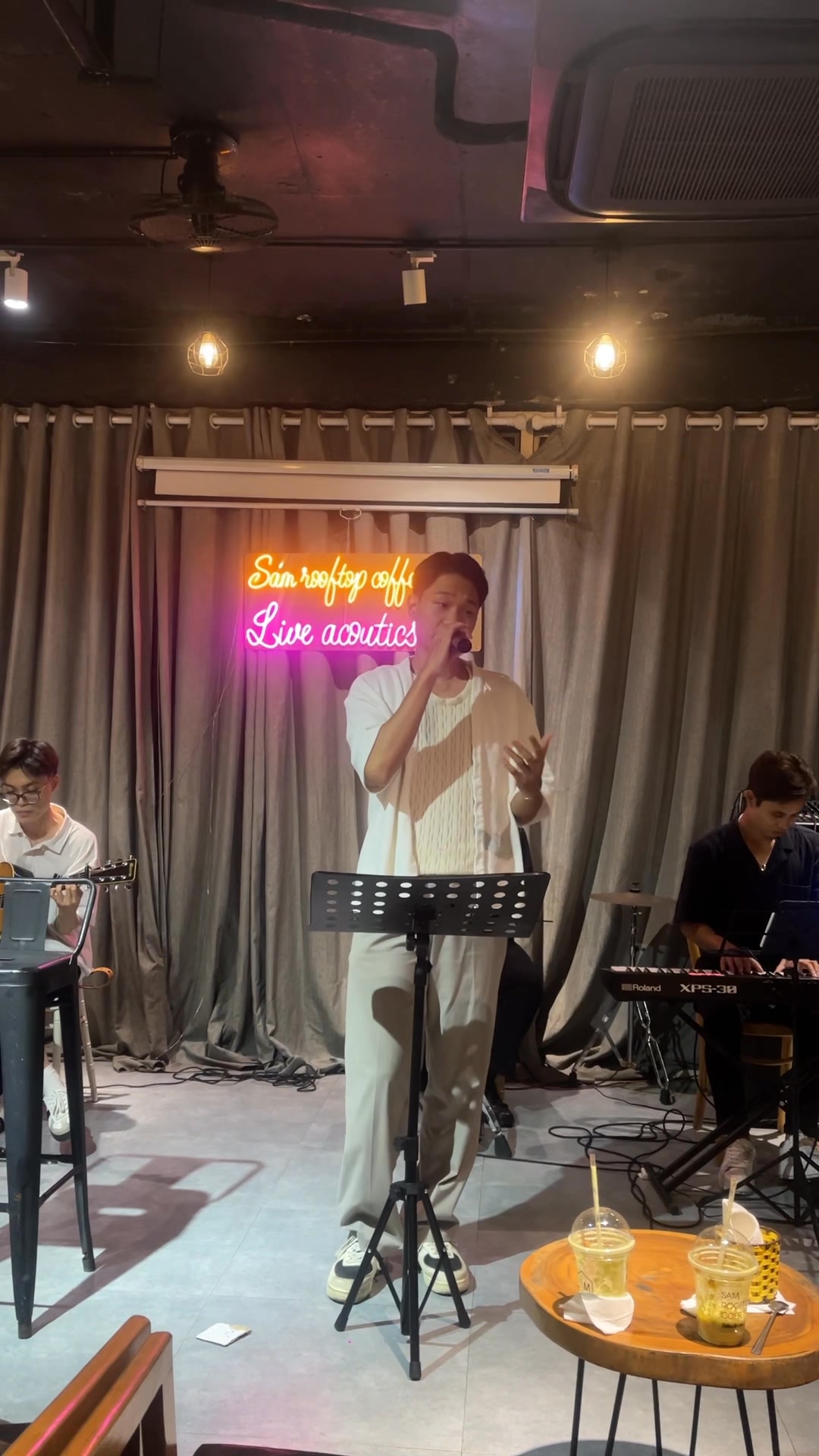 [☕️🇻🇳] Sam Rooftop Coffee 🥤 Top1Coffee ☕️  Đêm nhạc của Sam sẽ rất thành công khi được đóng góp các màn giao lưu nhiệt tình từ các vị khánh thân yêu của chúng ta
Cùng h , shares-0✔️ , likes-9❤️️ , date-2025-02-08 01:25:30🇻🇳🇻🇳🇻🇳📰🆕