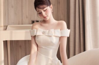 [🆕🇻🇳] DeNio – Phá bỏ lối mòn cũ của thời trang Việt 👕 Top1Fashion 👗  Để tạo hình tượng trẻ trung và thanh lịch, Quý cô chọn cho mình thiết kế Theodora Dress với kiểu dáng mini và sắc kem nhẹ nhàng. Thiết kế mang đến một dấu  , shares-1✔️ , likes-11❤️️ , date-2025-02-05 19:11:37🇻🇳🇻🇳🇻🇳📰🆕