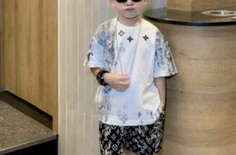 [🆕🇻🇳] KT Kids – Thời Trang Trẻ Em – Chúng tôi chuyên cung cấp quần áo trẻ em cho bé , giá tại xưởng 🧑‍🧒❤️️👶⭐️ HÀNG ORDER 18 NGÀY CÓ
__________________________________
Giới thiệu Sét bộ hoạ tiết LOUIS VUITTION siêu SANG TRỌNG- SÀNH ĐIỆU cho Boy lên đồ đi học, đi chơ , shares-0✔️ , likes-2❤️️ , date-2025-02-06 19:10:10🇻🇳🇻🇳🇻🇳📰🆕